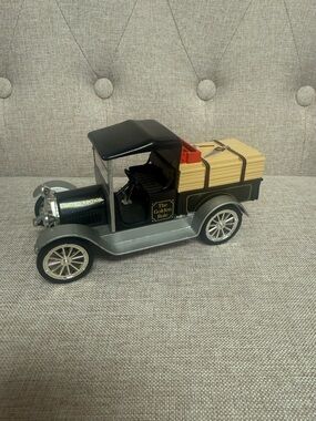 Liberty Classic Limited Edition 1916 Studebaker Pickup Truck die-cast coin bank